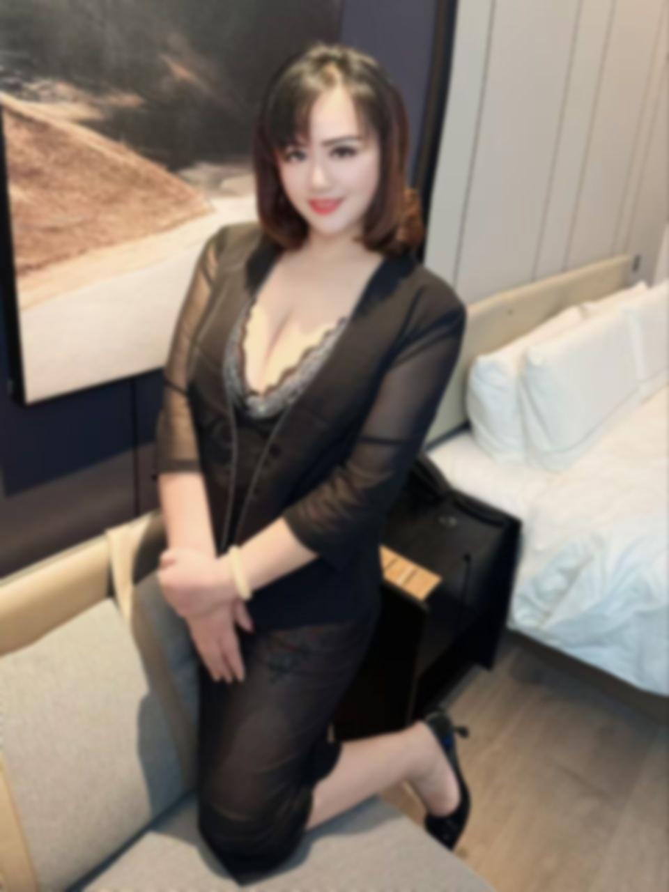 上海虹口一位身材丰腴的熟女，162cm， 4