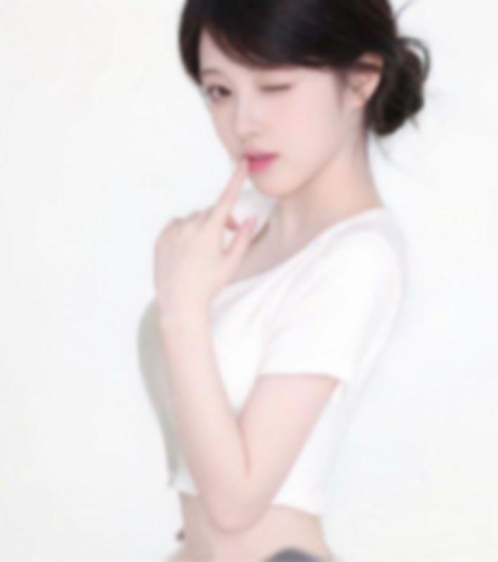 苏州的她穿着性感制服，情趣内衣包裹着火热 5