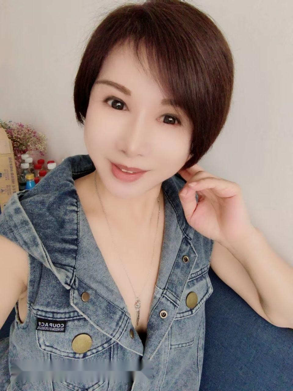 广州晓港的玉兰是个极会撩人的熟女，丰满身 2