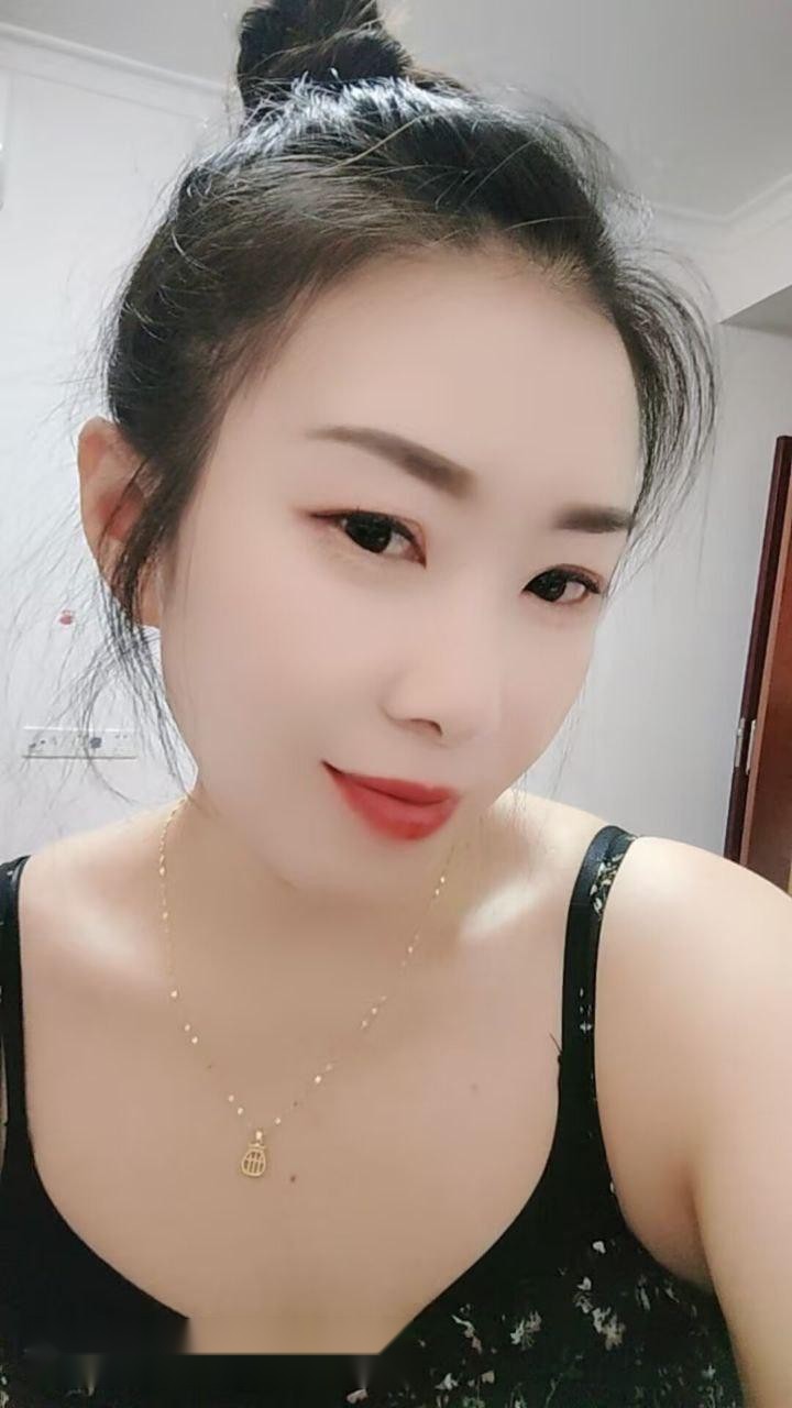 雨花区里藏着个极品熟女，胸脯沉甸甸的，屁 2