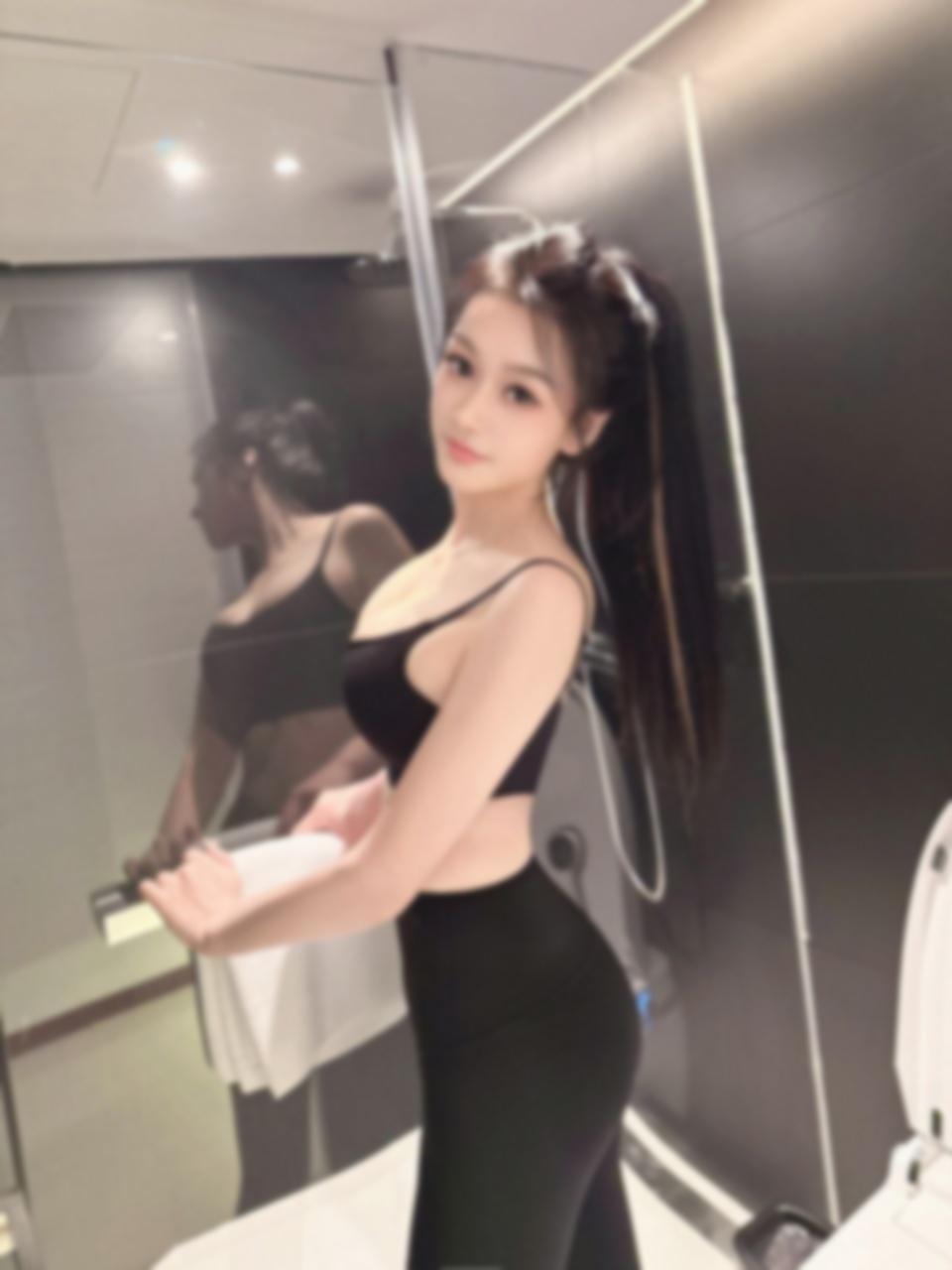 丰台区的邻家巨乳姐姐，穿黑丝迎接时奶子晃 3
