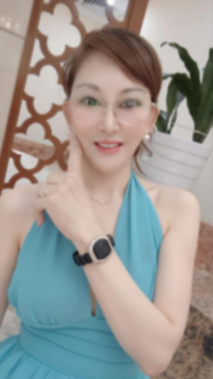 深圳罗湖的夜色里，岚姐那熟透的身体正散发 4