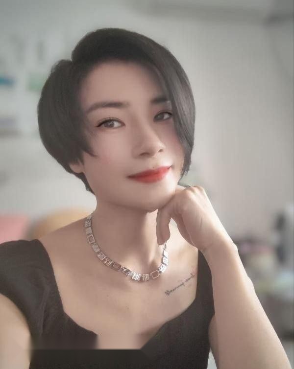 番禺的熟女身材火辣，饱满的奶子晃荡着，骚 2
