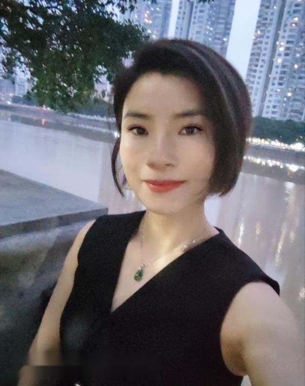 番禺的熟女身材火辣，饱满的奶子晃荡着，骚 3