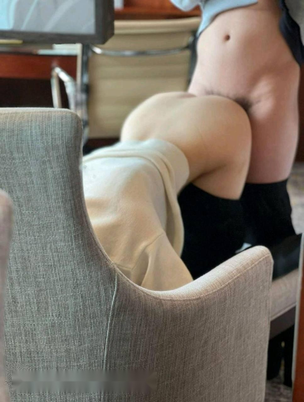 重庆深夜，御姐兼职的妩媚妖艳身影让人血脉 2