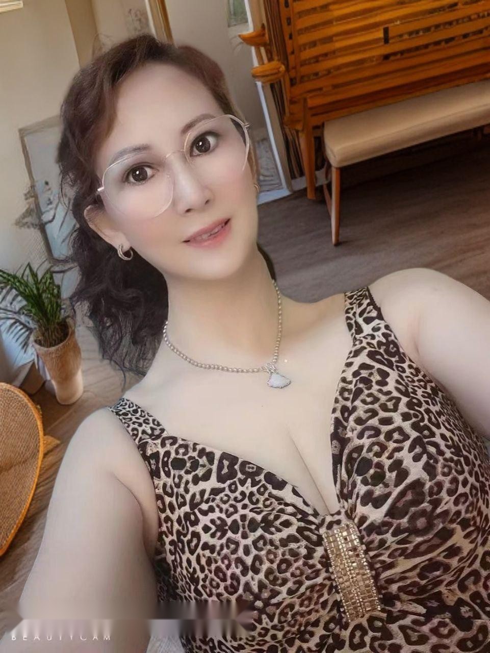 深圳罗湖的岚姐，熟女风情十足，丰满身躯散 2