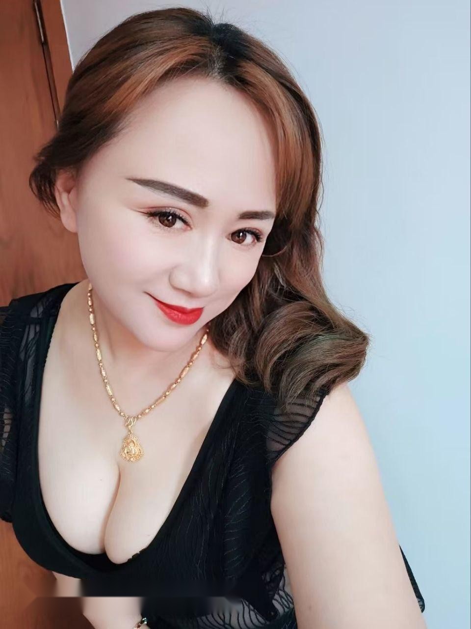 上海虹口一位丰满熟女正等你来解馒，160 4