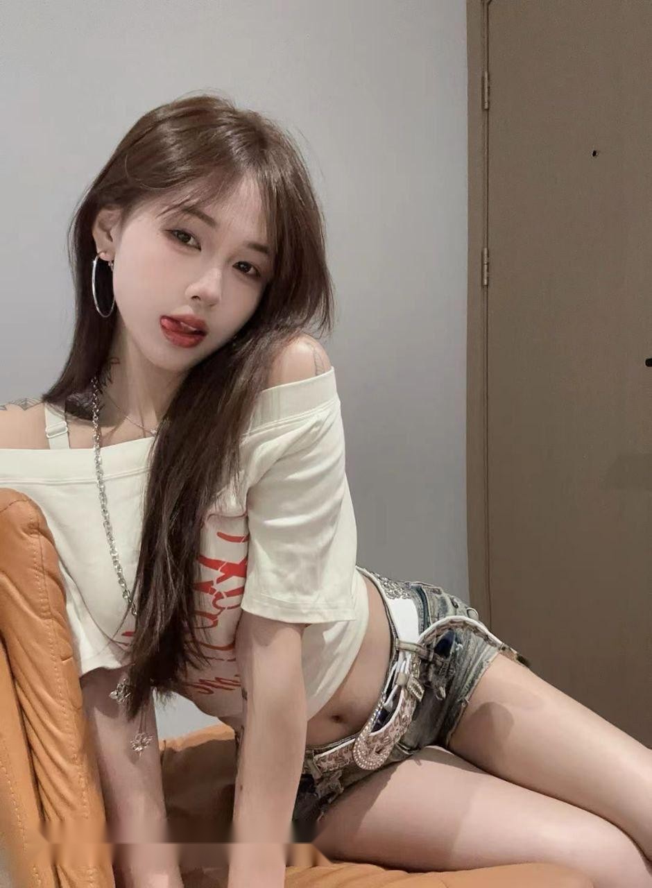 上海 大奶甜妹，白虎嫩穴水多多 4