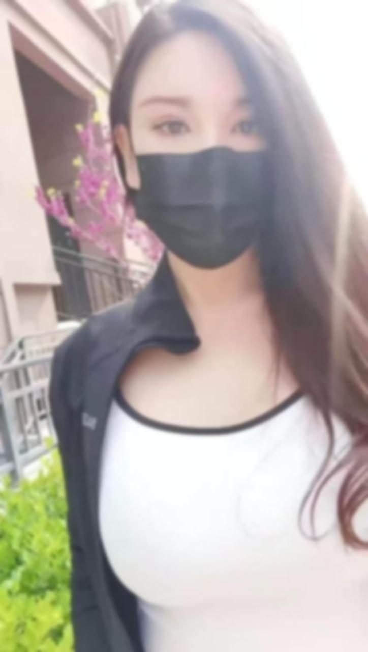 今天去见了凤凰老师。忙碌了一整天，本来腰 4