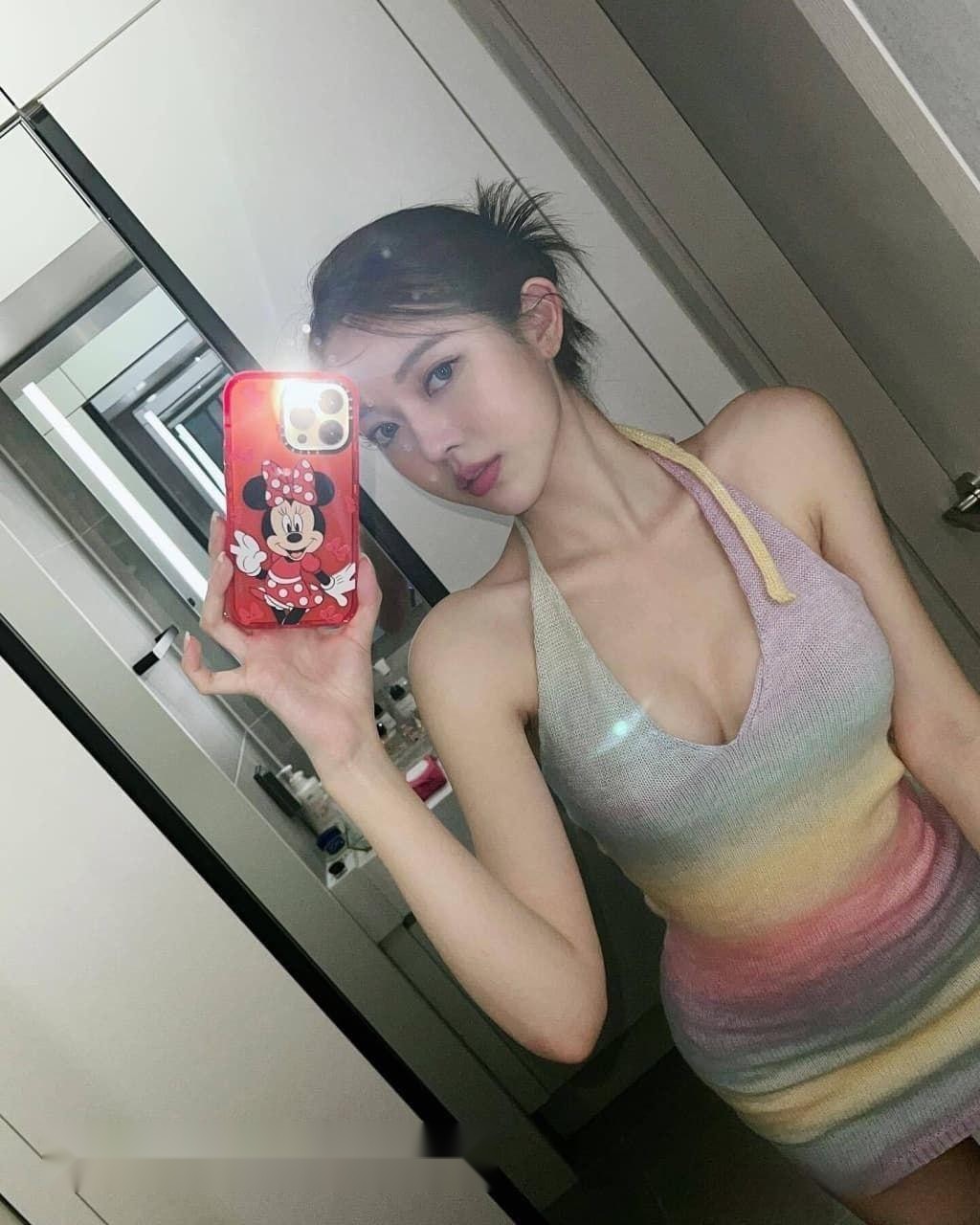 武汉武侯的暗夜，她赤裸上身迎上来，700 2