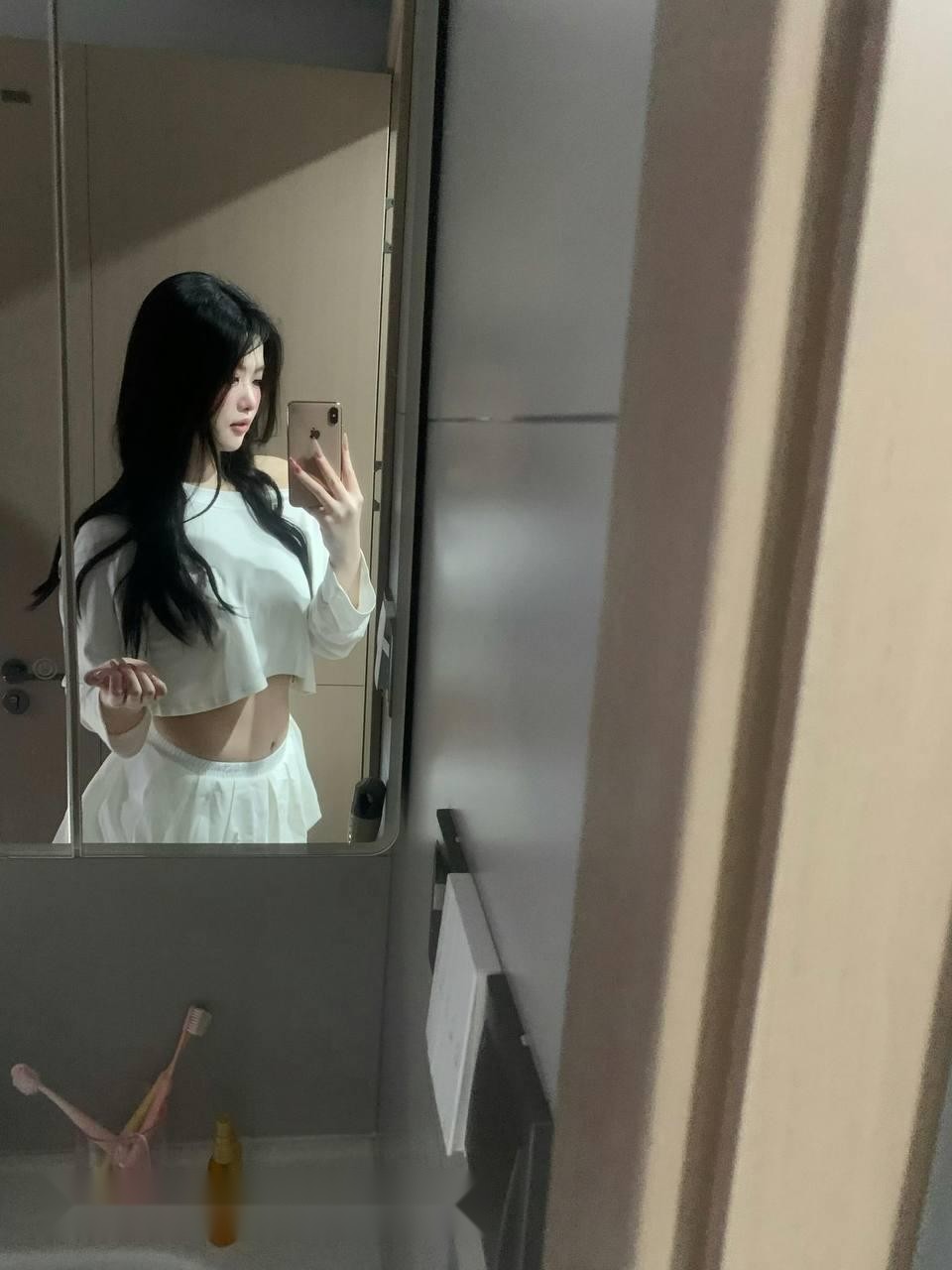 烟台刚出道的小嫩货，舌头灵活会吸会舔，服 3