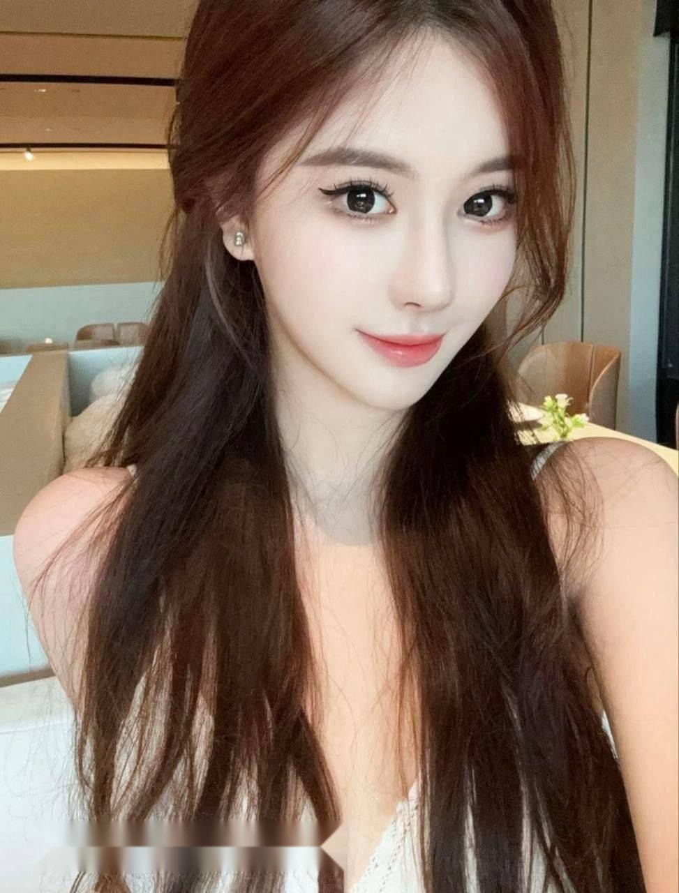 在杭州的夜晚，我穿着紧身制服在你面前扭动 4