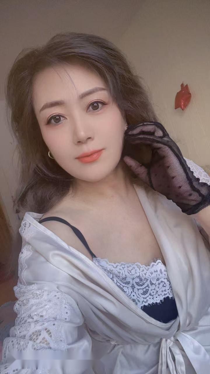 北京熟女姐姐家住劲松地铁站附近，小区安静 2