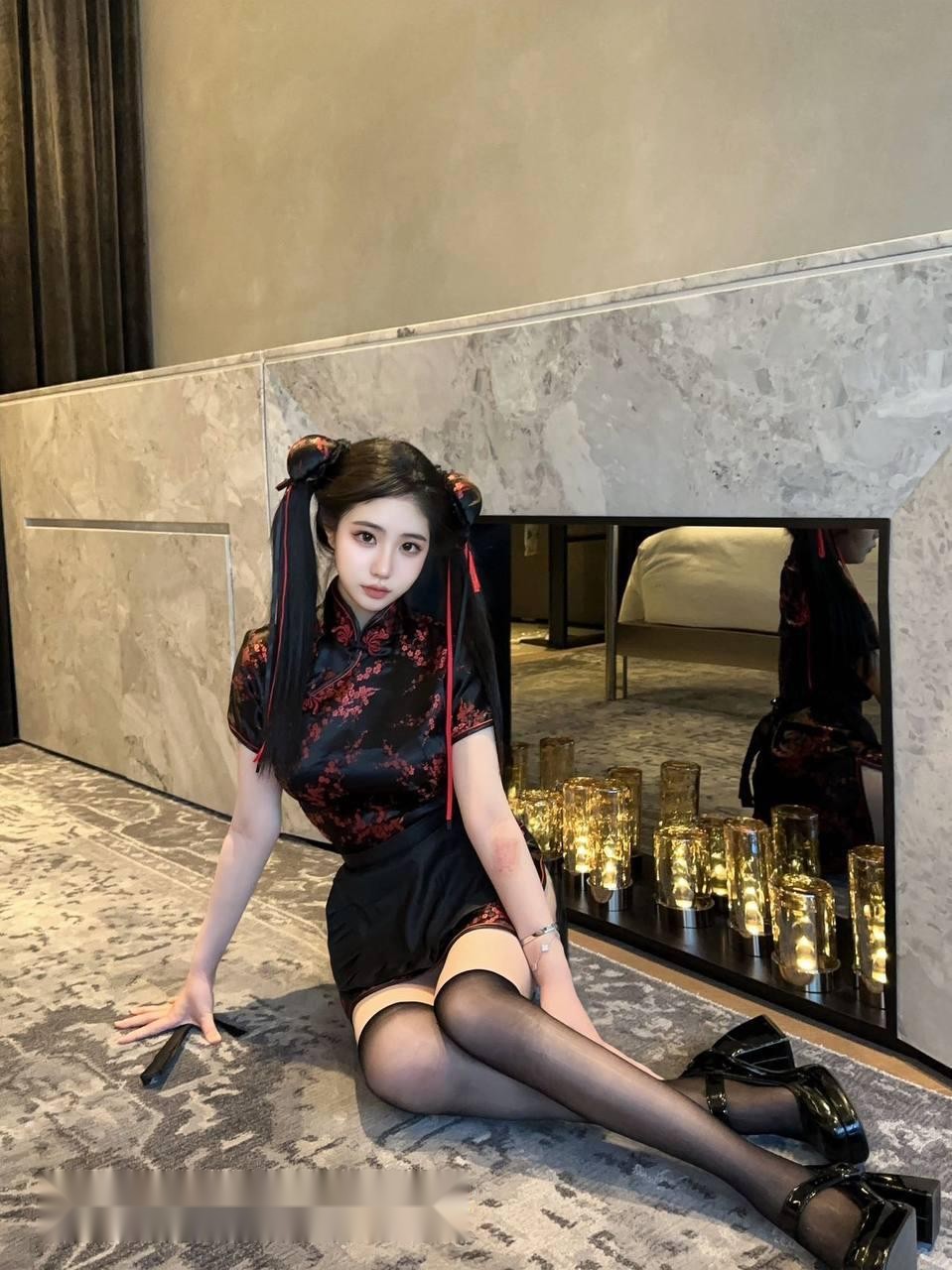 在西安市区的一间温馨酒店套房中，她皮肤白 3