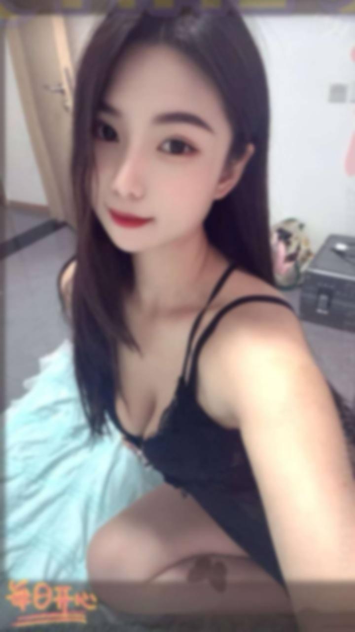 广州天河的丝袜美足小妖精今年23岁，课费 3