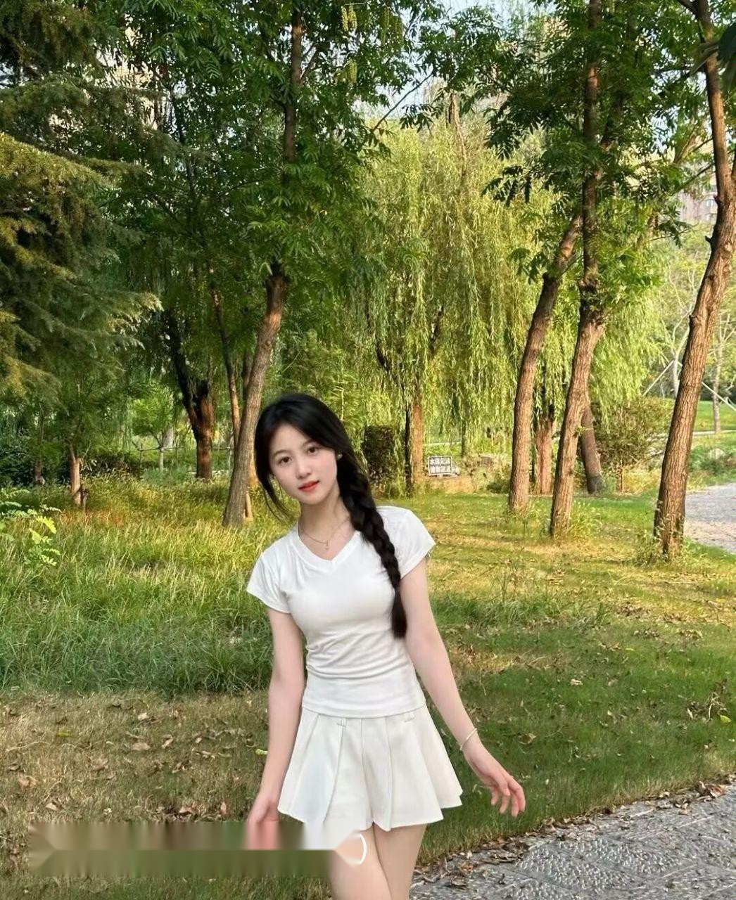 上海的深夜，我换上紧身制服，跪趴在床沿， 5