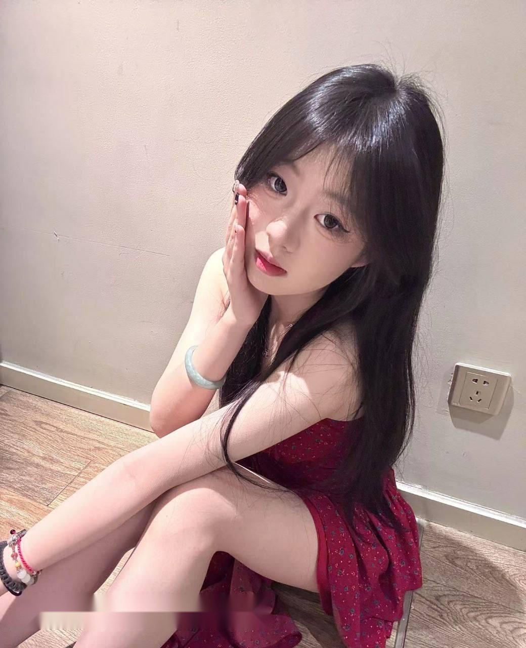 在东莞的隐秘角落，她身姿撩人，主动贴近你 3