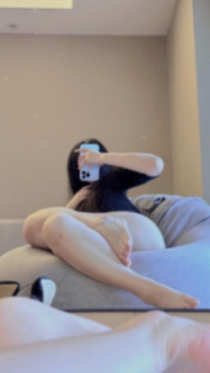 上海的霓虹下，21岁女孩带着168cm修 3