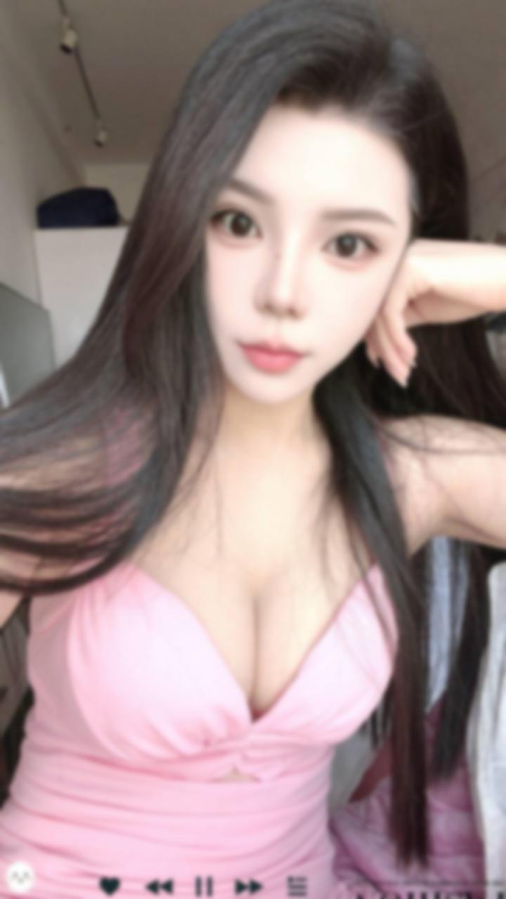 贵阳这个刚出道的兼职大奶妹子，性价比高到 2