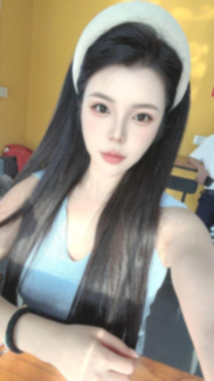 贵阳这个刚出道的兼职大奶妹子，性价比高到 4