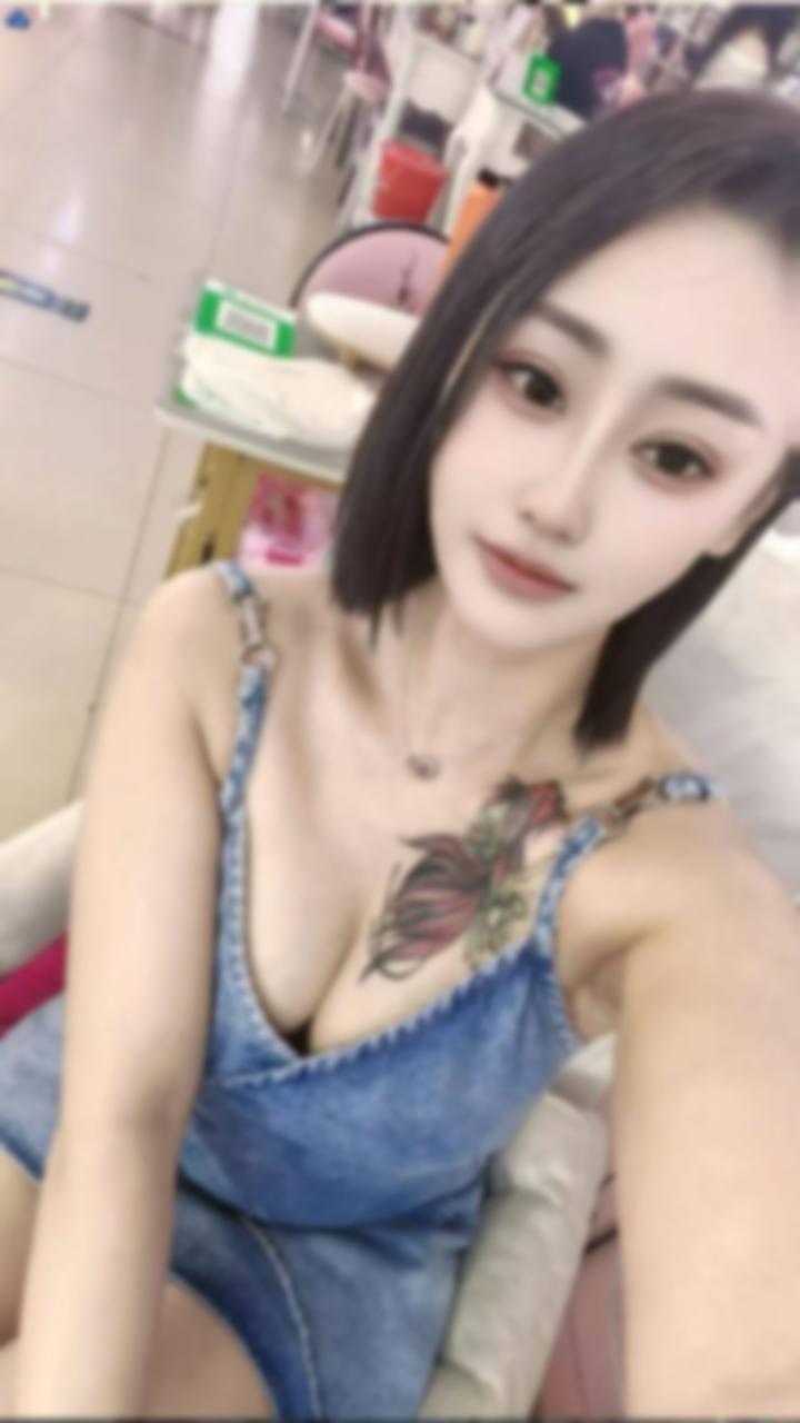 在济南的暧昧夜色里，舞蹈老师伊宁总能用她 3
