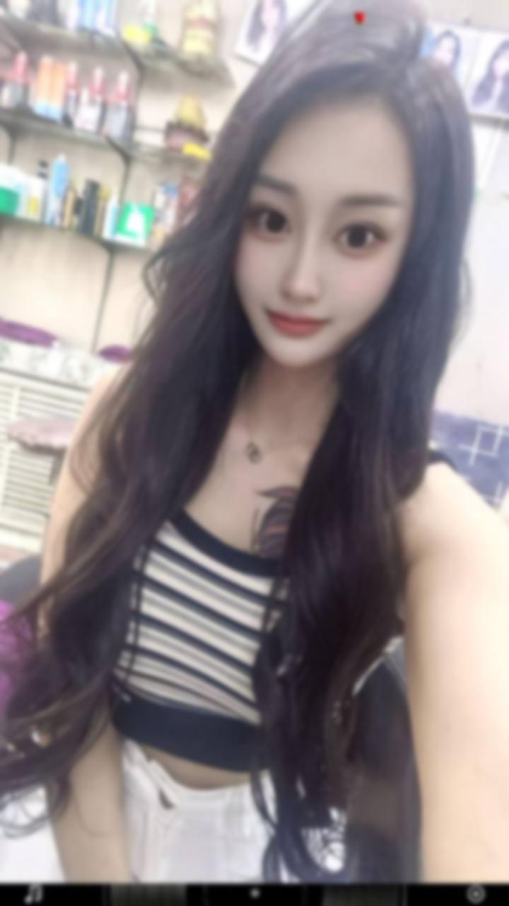 在济南的暧昧夜色里，舞蹈老师伊宁总能用她 4