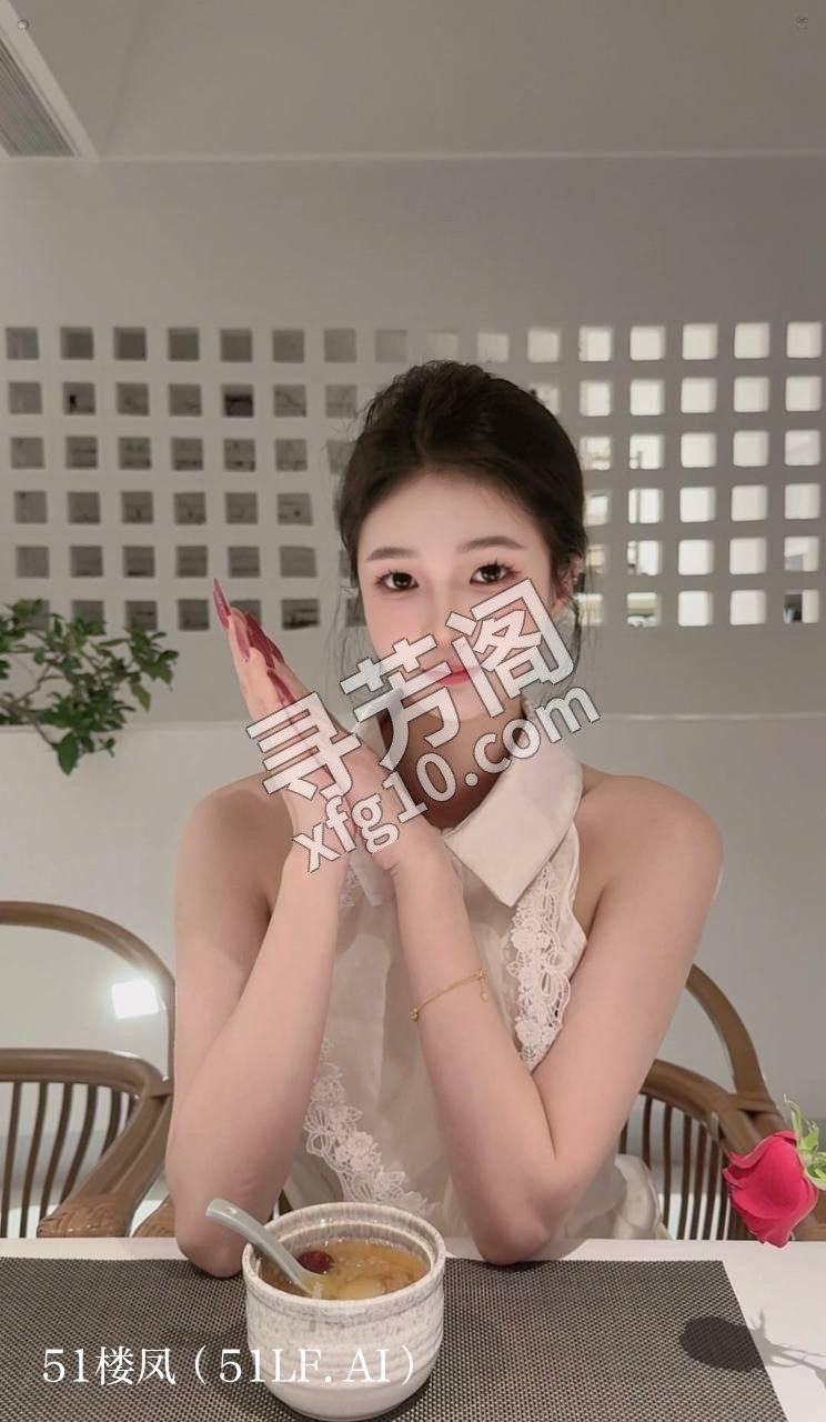 在天津的霹雳夜色里，她身穿紧身制服，眼神勾人，先是热烈舌吻缠绵，接着跪地用舌尖冰火交替刺激敏感处，毒龙舔弄后庭 2
