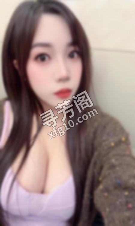 天河区隐秘的小区房里，藏着一位172cm的高挑清纯女孩，体重只有98斤，D杯饱满胸脯在白皙皮肤下若隐若现 2