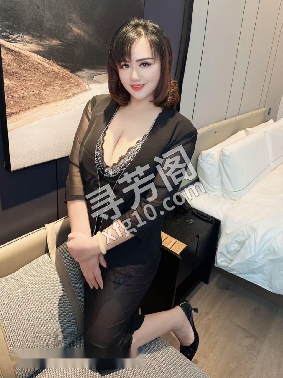 上海杨浦的丰满熟妇，162cm身高配上130斤的肉感身躯，胸围直接爆到40D 6