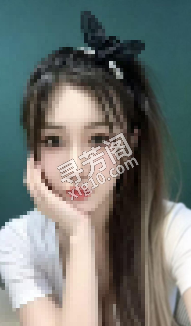 青岛李沧区32岁骚妇 400起步 同号 一眼瞄到那双笔直长腿就硬了，联系好久她终于回青岛，穿开裆裤直接上楼 3