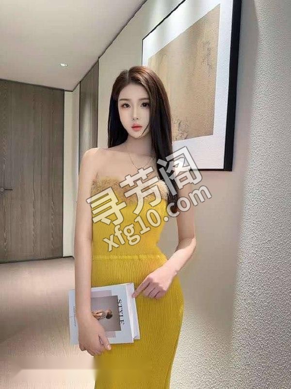 武汉的性感尤物今晚火热上线，她赤裸着丰满身躯，主动邀你深入爱爱，舌尖缠绵湿吻，跪舺吞吐硬挺 2