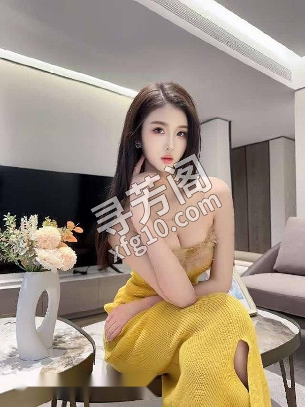 武汉的性感尤物今晚火热上线，她赤裸着丰满身躯，主动邀你深入爱爱，舌尖缠绵湿吻，跪舺吞吐硬挺 4