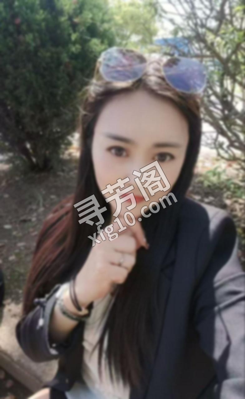 泄火的重庆熟妇 9月15日那天，我直奔东方龙城景福苑西门，联系 后挑中黄衣那个 4