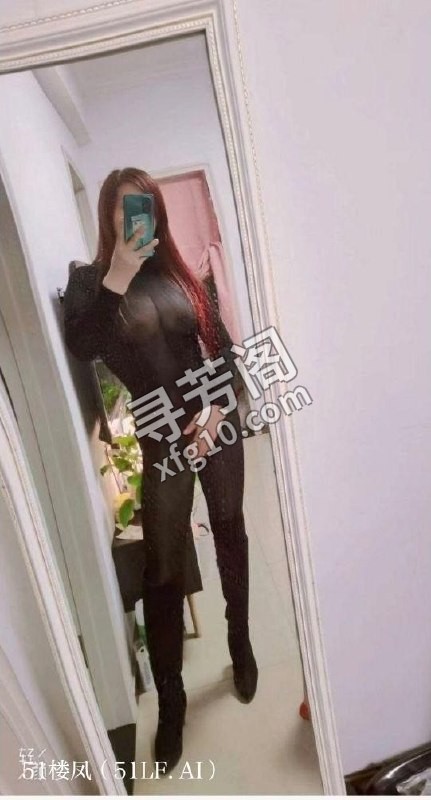 在武汉洪山区的隐秘角落 我光着身子躺在床上 手指玩弄着自己湿漉漉的私处 渴望你的大鸡巴进来猛干 ☎️： 2