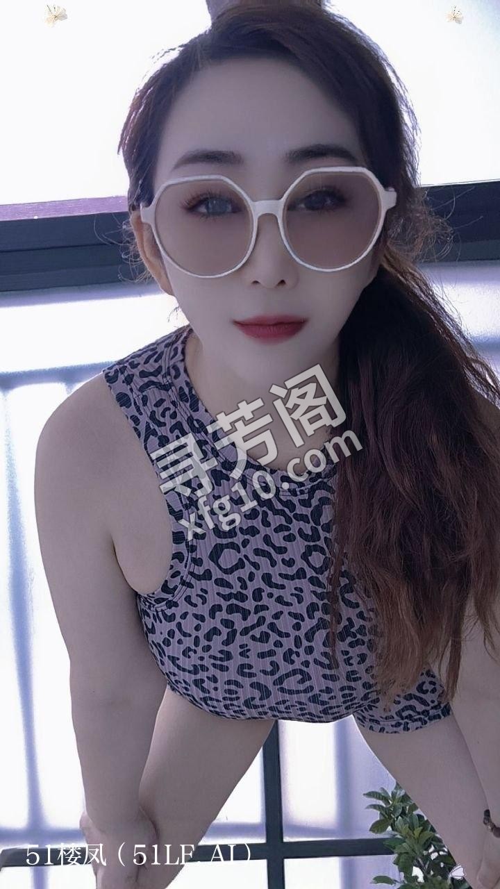 在武汉洪山区的隐秘角落 我光着身子躺在床上 手指玩弄着自己湿漉漉的私处 渴望你的大鸡巴进来猛干 ☎️： 3