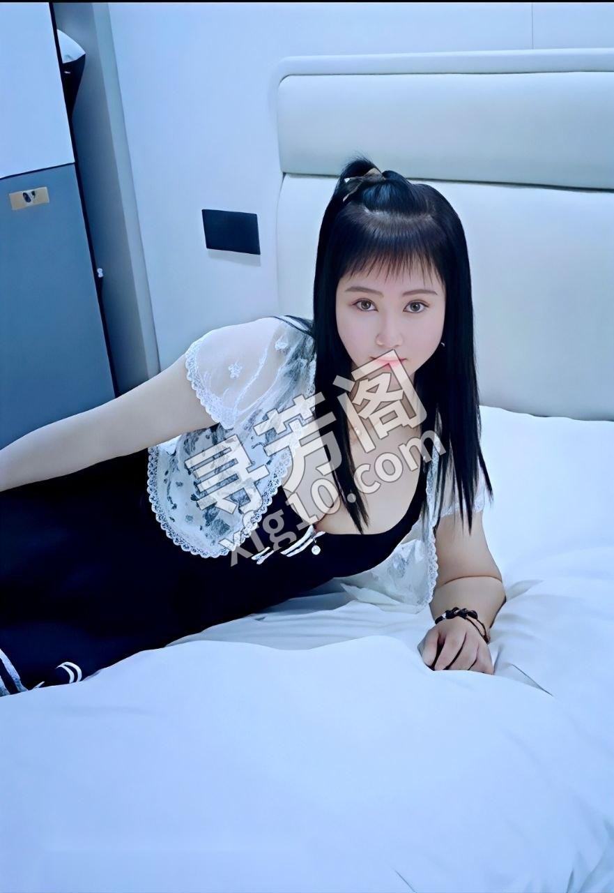 上海金桥藏着36岁的小柔，158cm身高裹着51kg的软肉，38D胸部晃荡起来又沉又弹，皮肤细腻得一碰就发烫 2