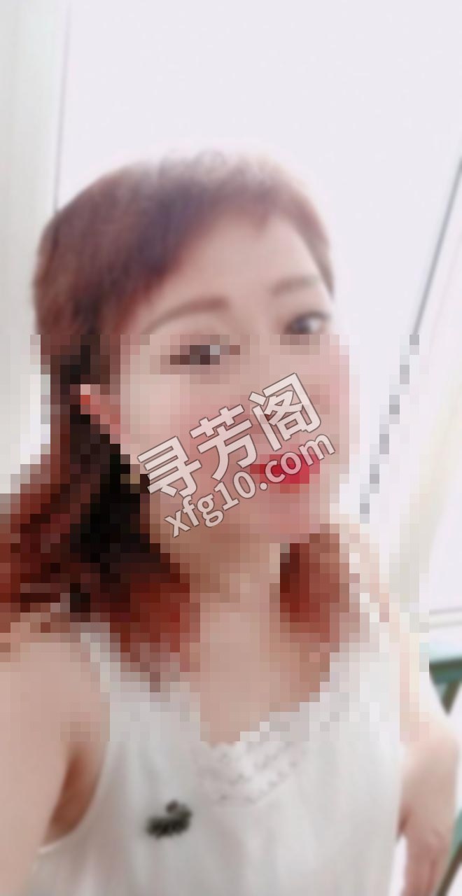 在石家庄桥西区友谊大街裕华路口附近，一位 斤的熟女正以火热身姿迎接客人 4