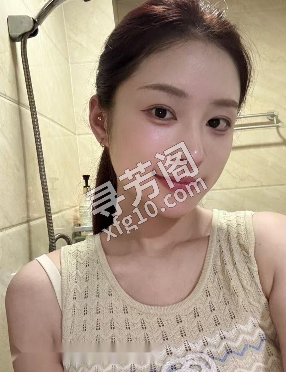 深圳宝安性感小嫩模 艺名小爱 24岁 46kg 163cm 36D翘乳 服务：制服挑逗、鸳鸯共浴、舌头纠缠 2