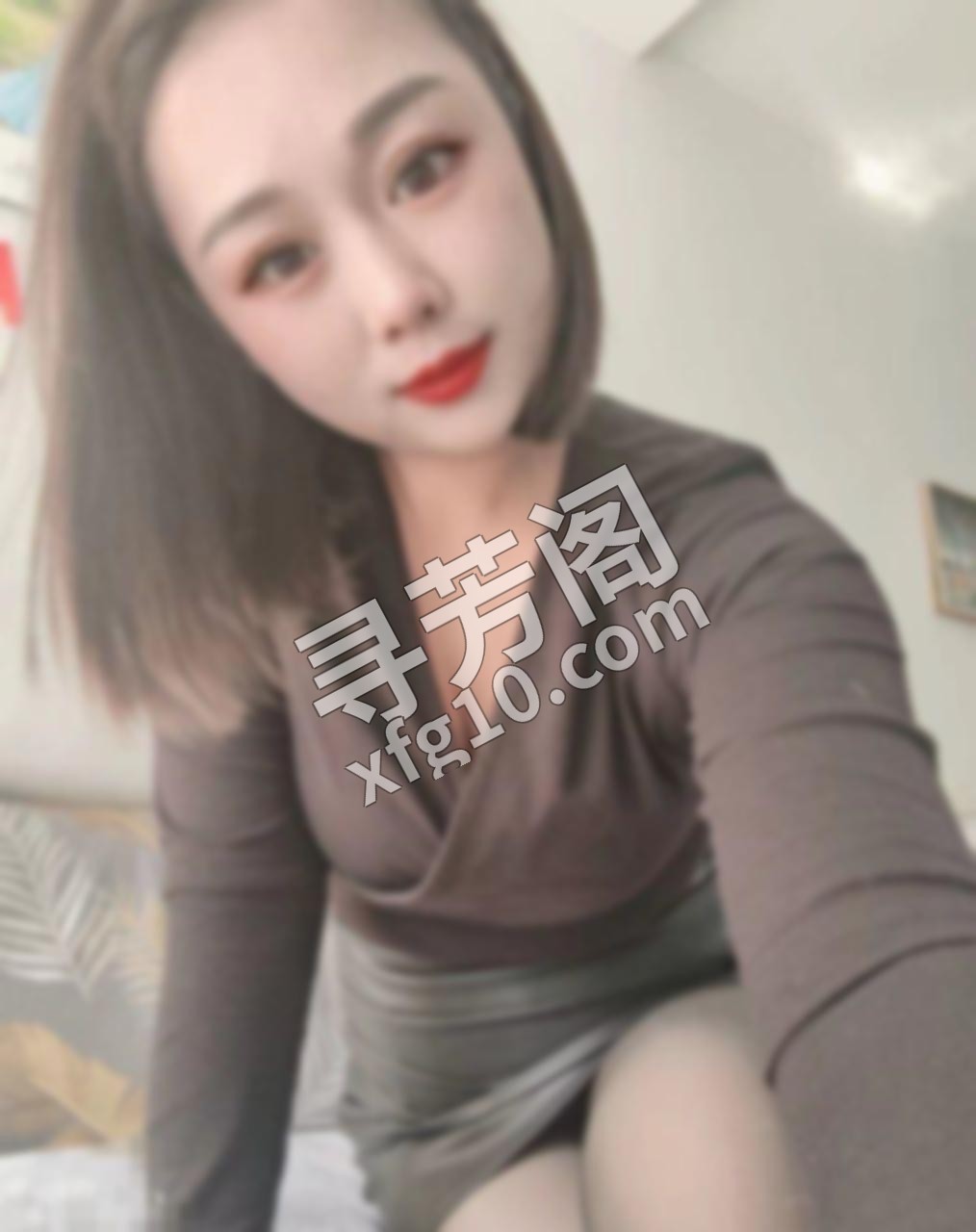 武汉 武昌妩媚小少妇 收费：400一次 1600夜 洗澡，丝袜诱惑，调情，过水，吹箫，口暴等 . 2